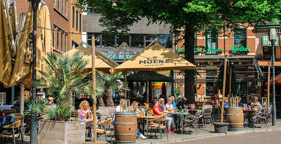 Voedselbank stadsspel in Enschede Oude Markt terras
